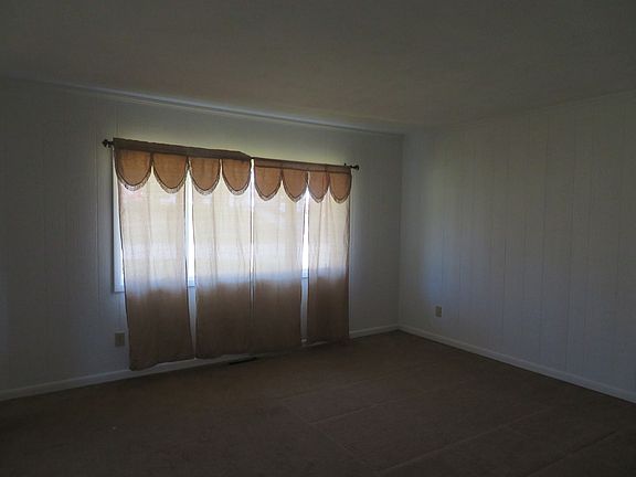 3rd image of 104 Meade Dr