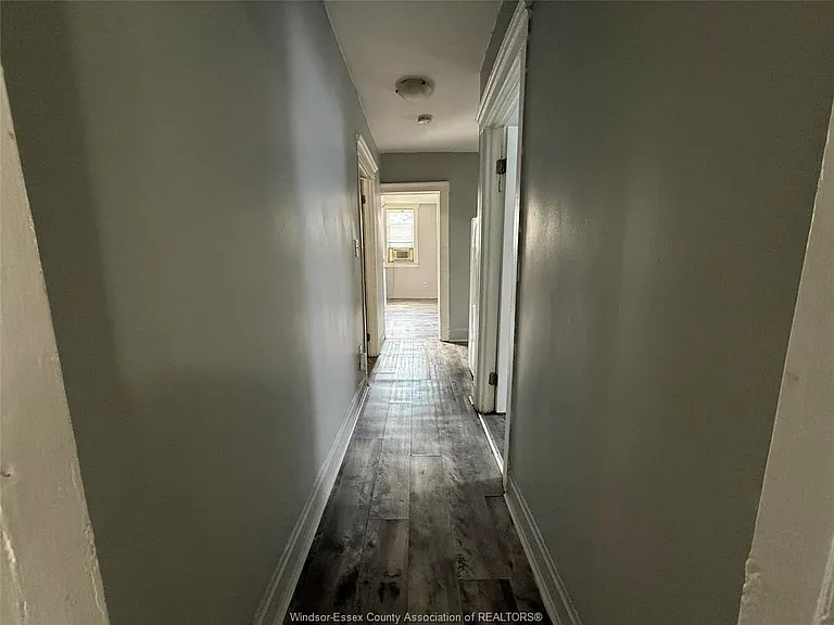 669 Marentette Ave #UPPER — Photo 8