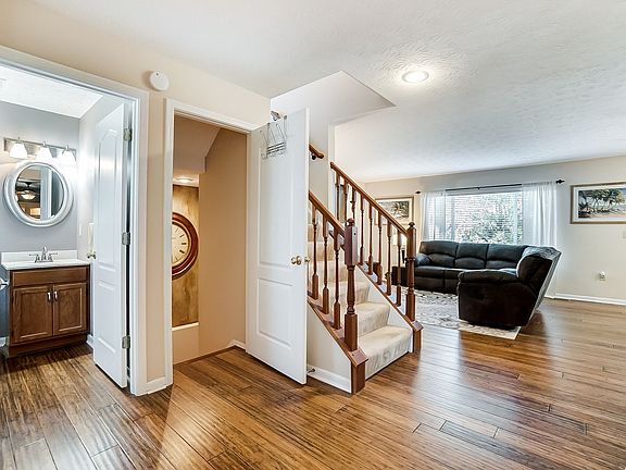 5th image of 9017 Crimson Oak Dr