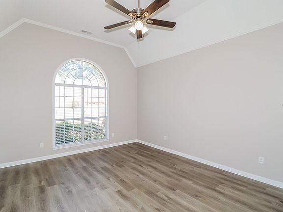 5th image of 607 Ashley Glen Cir E