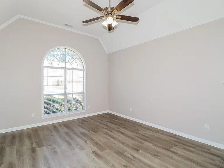 607 Ashley Glen Cir E — Photo 5