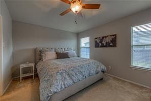 5th image of 1004 Gentry Dr #1