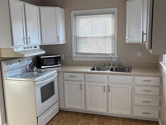 4th image of 513 Mantua Blvd