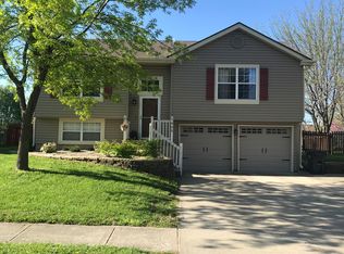 1405 Cottonwood Dr, Greenwood, MO 64034