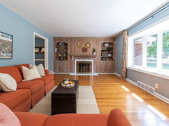 4th image of 7 Canterbury Dr