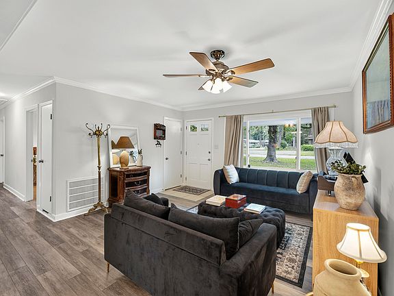 4th image of 124 Helen Dr