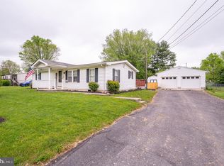 296 Henshaw Rd, Bunker Hill, WV 25413