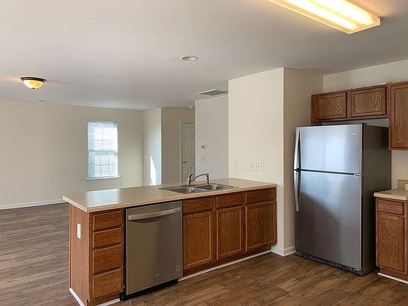 5th image of 2 White Oak Ct