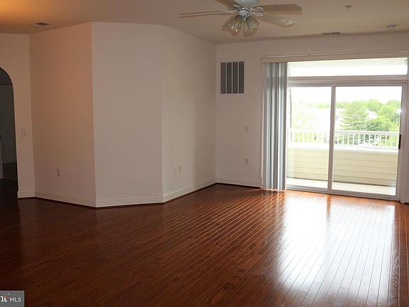4th image of 2520 Waterside Dr Unit 407