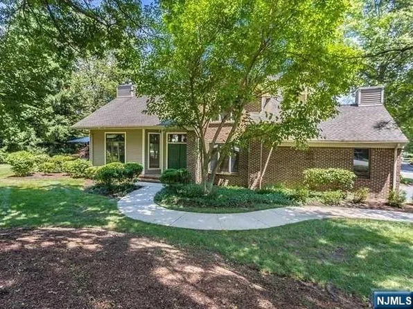 72 Waterford Dr, Montville, NJ 07045