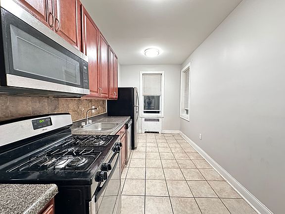 3rd image of 92 Highland Ave APT 302