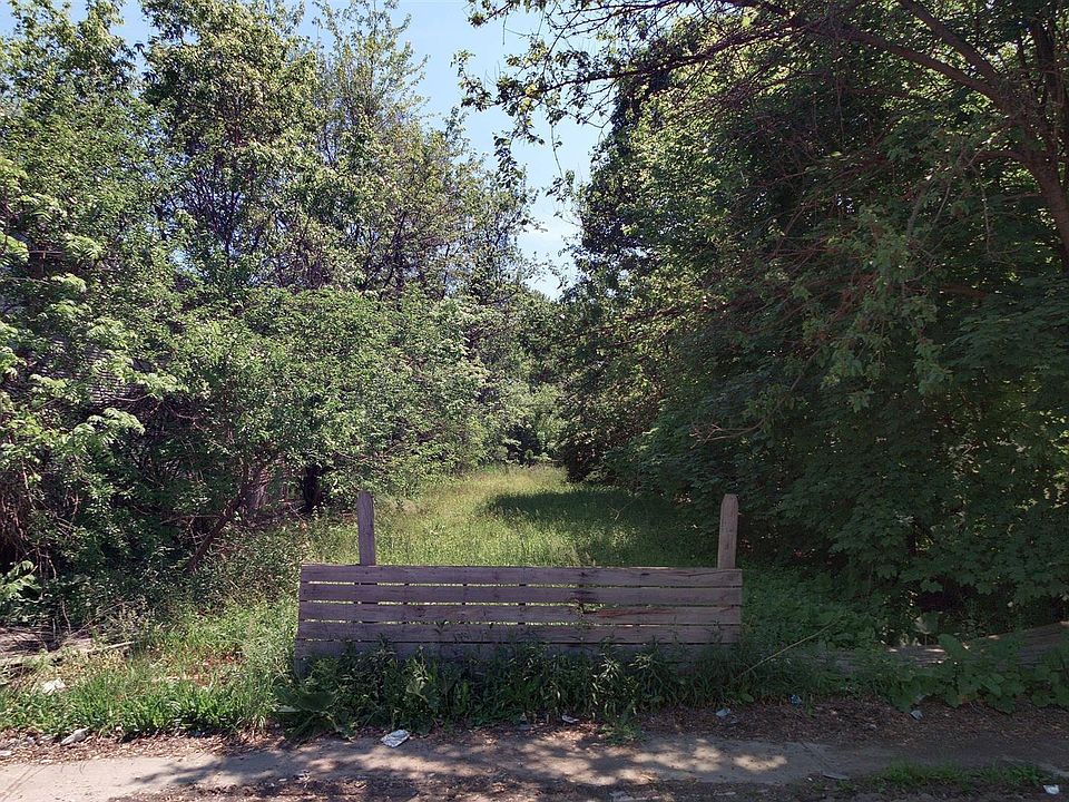 1st image of 2400 Parkwood Ave