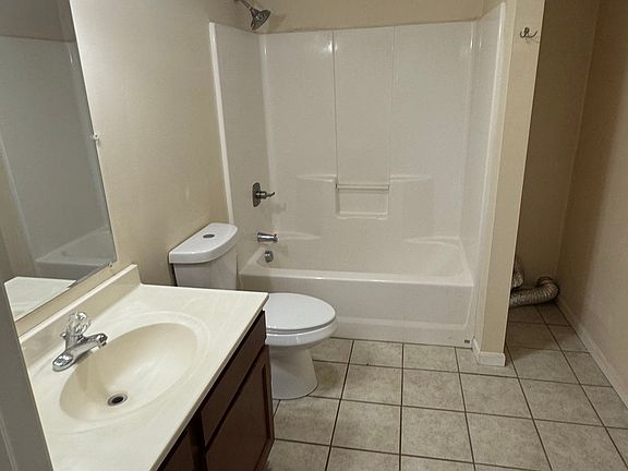 3rd image of 1014 Elm St APT 7