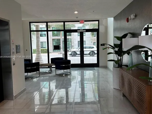 8201 NW 41st St, Doral, FL