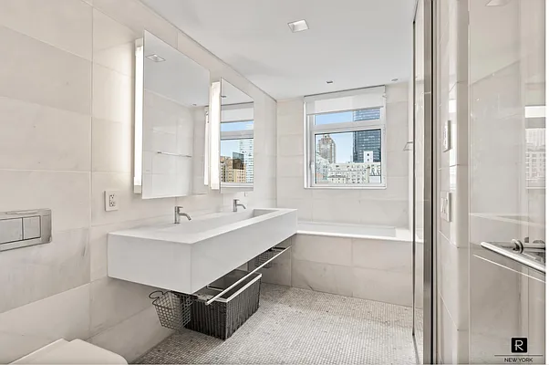 Rented by R New York | media 54