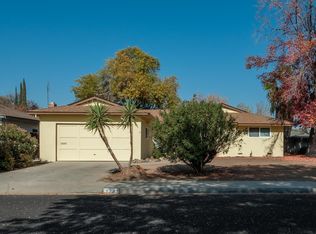933 W Pat Ct, Clovis, CA 93612