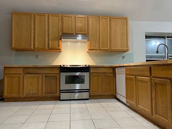 3rd image of 7972 Maiden Ln