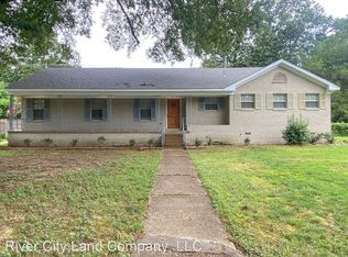133 N Oak Grove Rd, Memphis, TN 38120