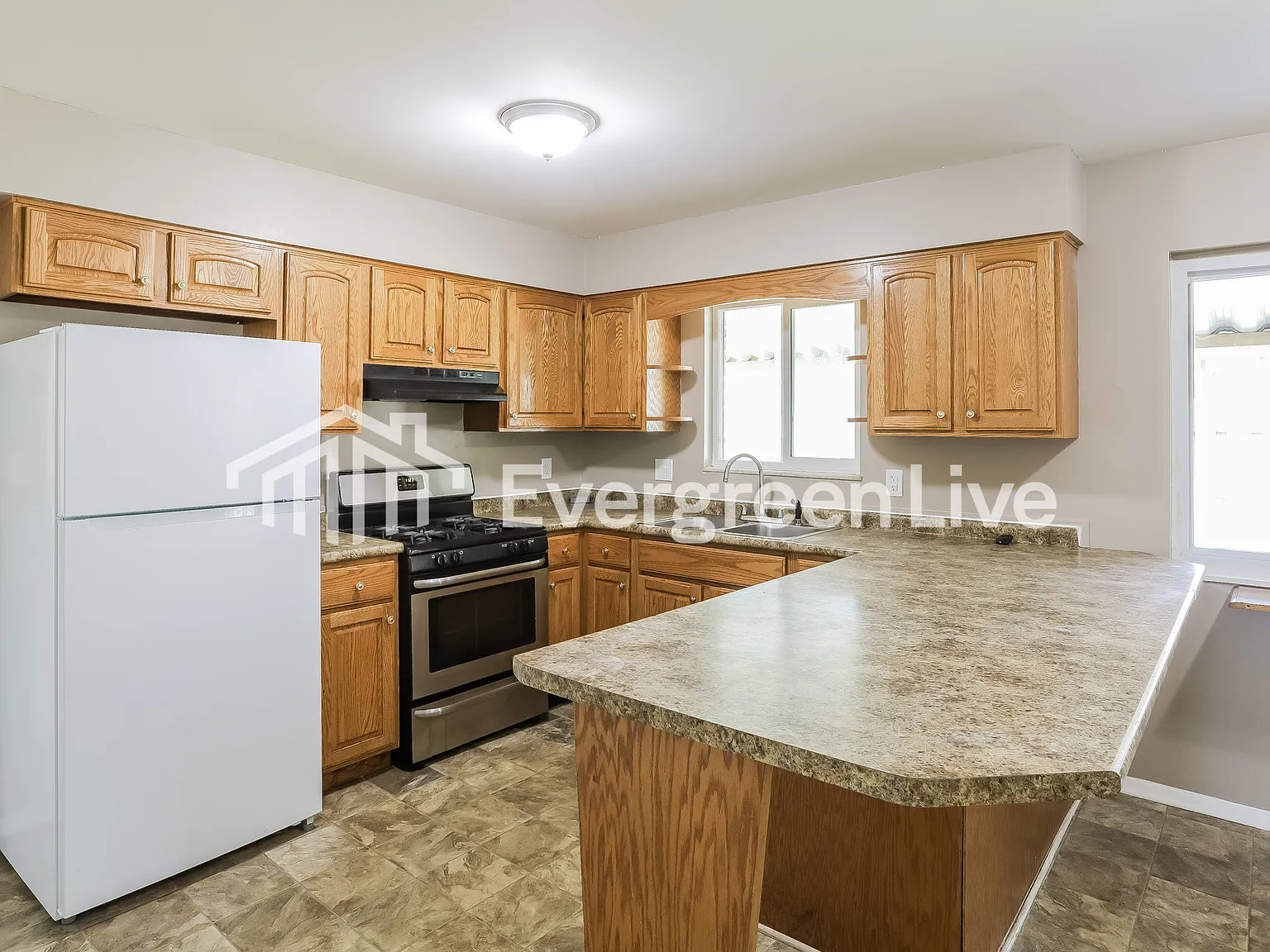 4 bed, 1.5 bath, 1796 sqft, $1,745 — Photo 2