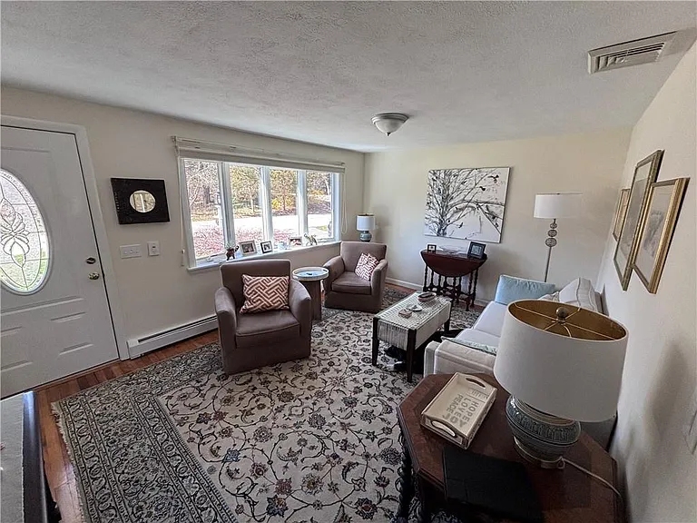 51 Surrey Ln — Photo 5