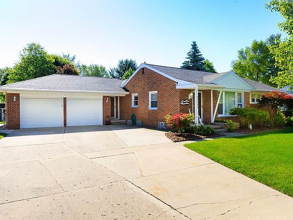 3rd image of 48440 Bluebird Dr