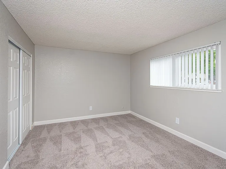 Gold Creek Apartments — Photo 40