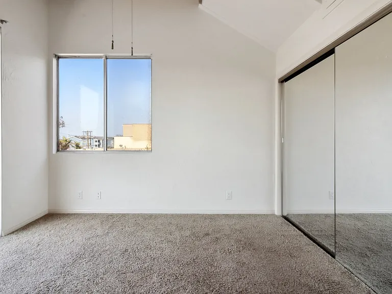 Pershing Dr — Photo 22