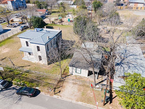 4th image of 160 S Fredericksburg St