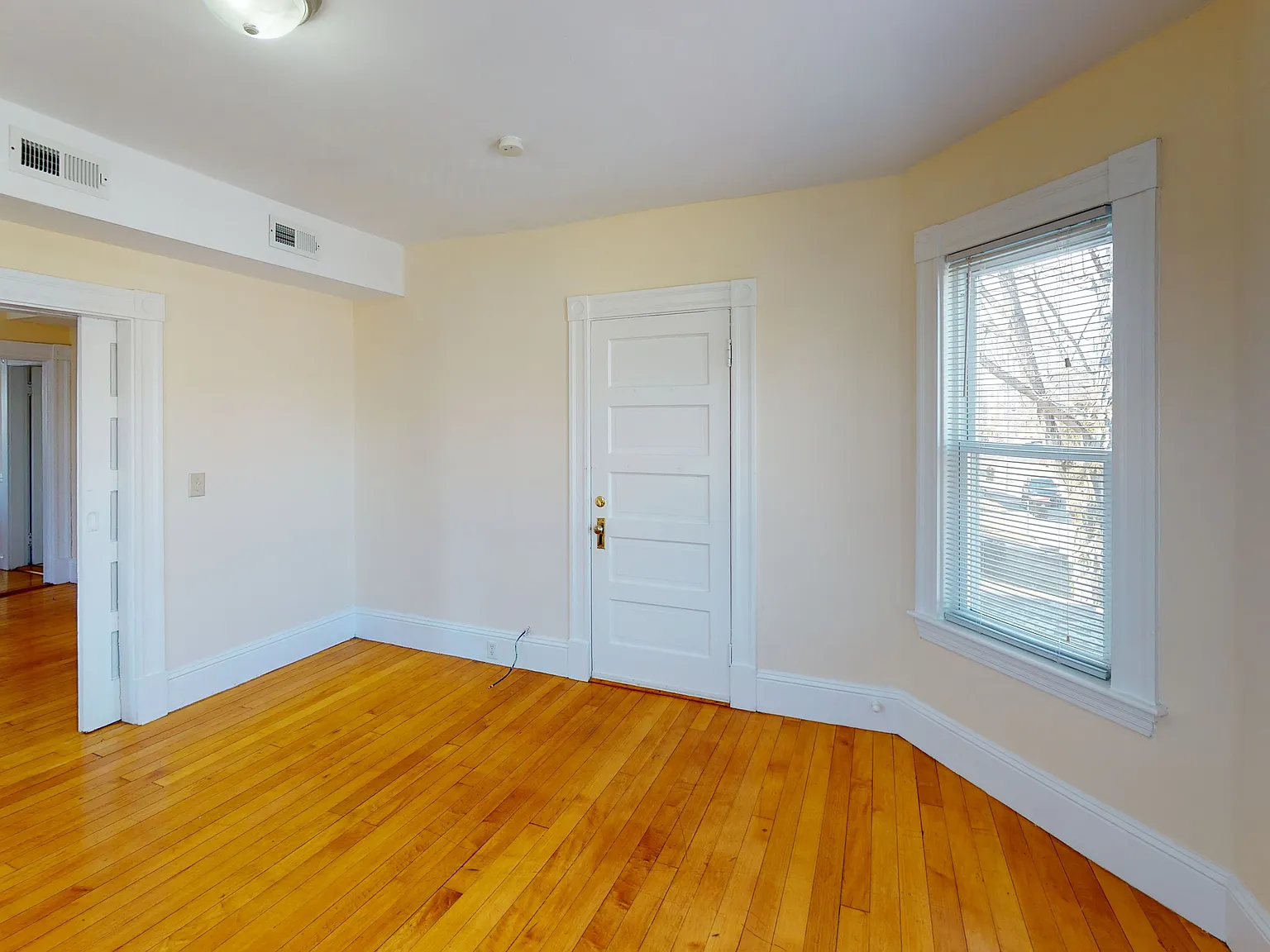 3 bed, 1200 sqft, $2,695 — Photo 4