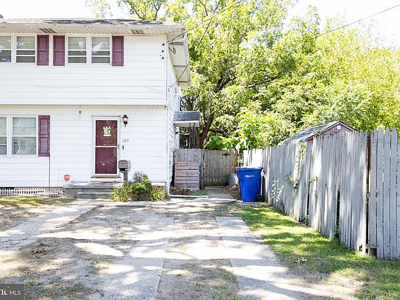 2nd image of 204 N 8th St