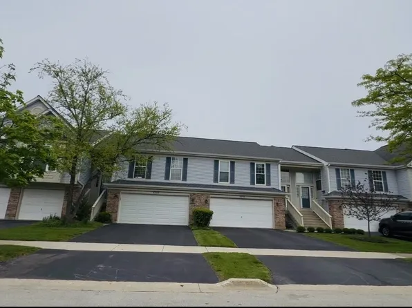 2737 S Embers Ln, Arlington Heights, IL
