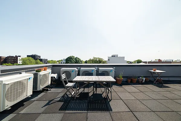 Rented by Twin Group | media 36