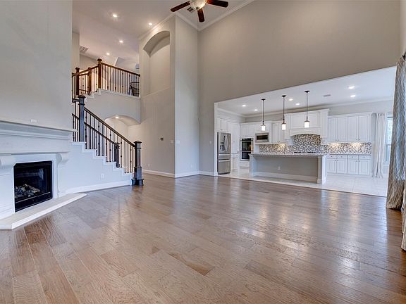 4th image of 19403 Trinity River Dr