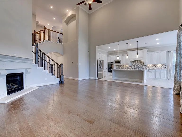 19403 Trinity River Dr — Photo 2