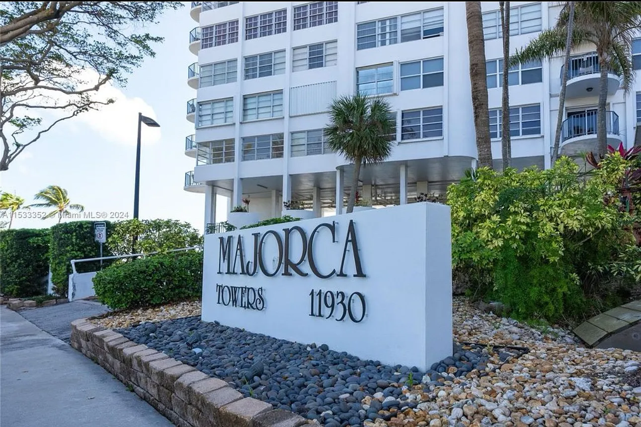 11930 N Bayshore Dr — Photo 1
