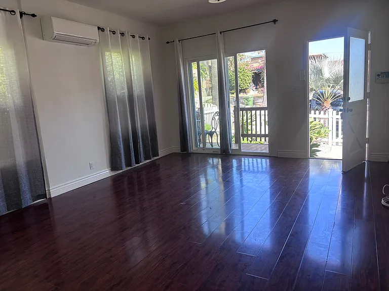 503 Bay St — Photo 8