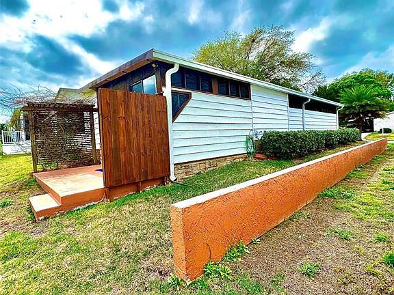 3rd image of 1609 Magnolia Ave