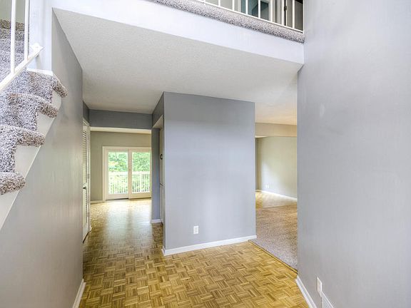 3rd image of 1565 Black Oaks Ln N