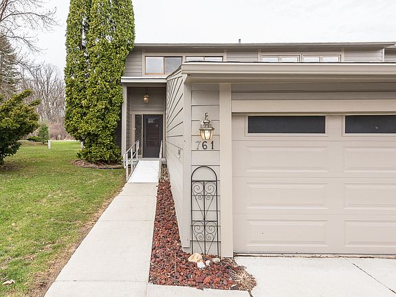 2nd image of 761 Peninsula Ct