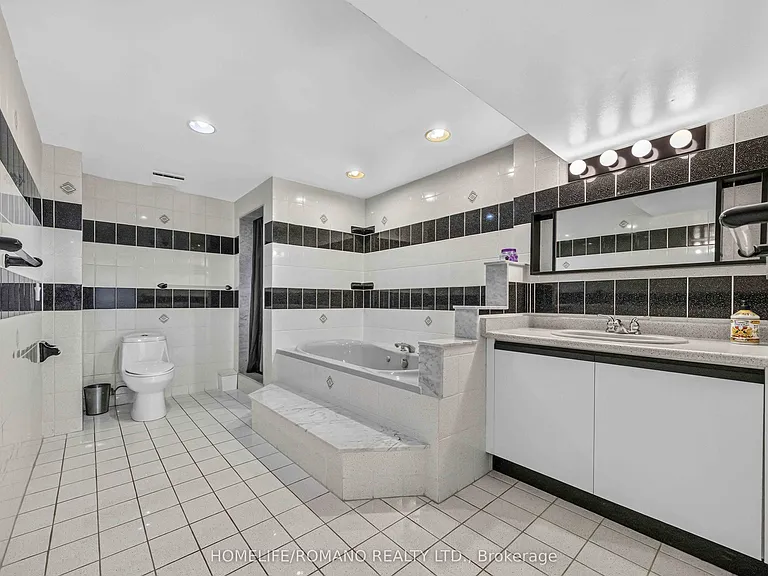 61 Gas Light Cres #BASEMENT — Photo 25