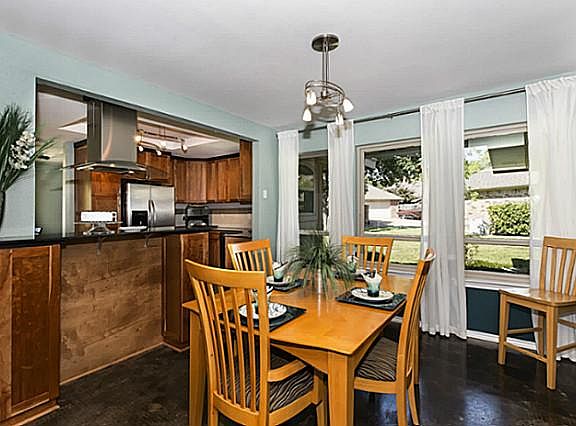 5th image of 2202 Shady Oaks Ct