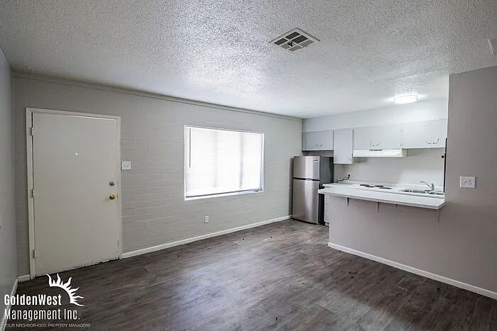 425 N Decatur Blvd — Photo 2