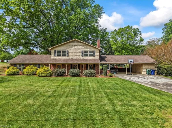 3895 Woodview Dr, Winston Salem, NC 27106