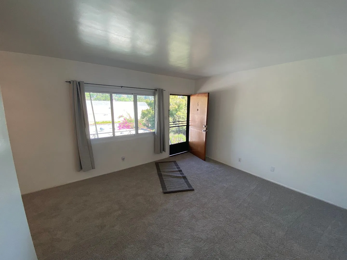 1 Bedroom 1 Bath Apartment in Los Feliz! — Photo 3
