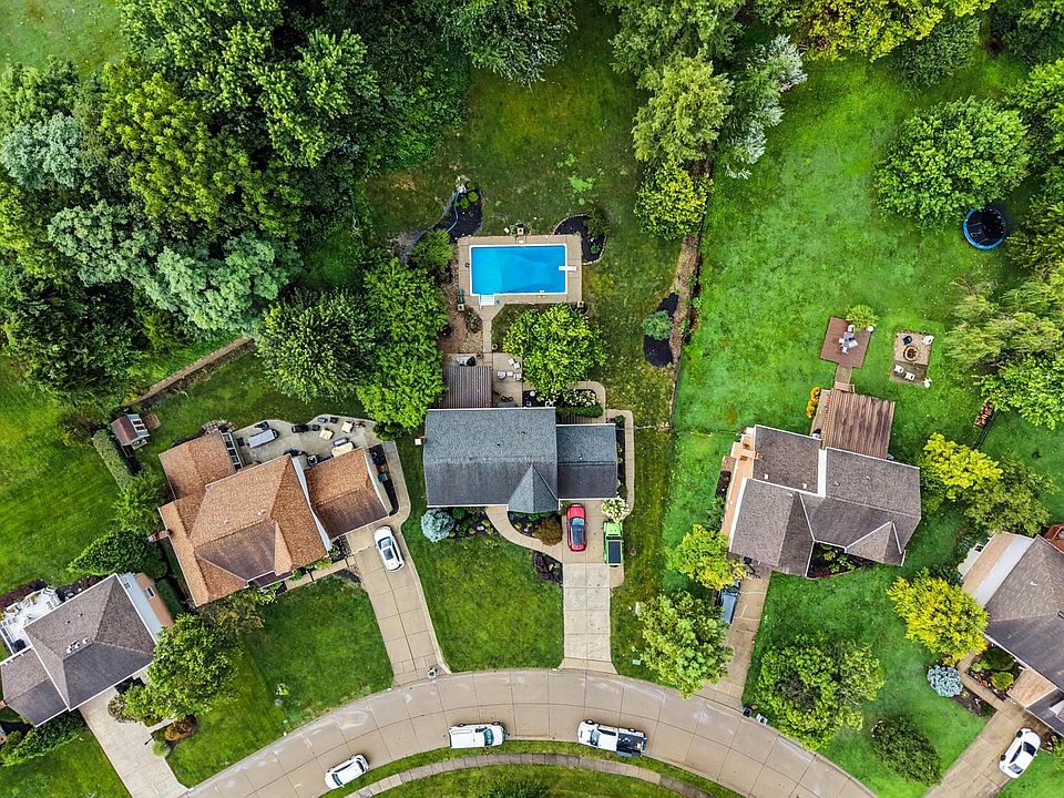 1st image of 13 Overlook Cir