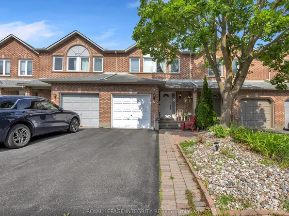 7 Westpointe Cres, Ottawa, ON K2G 5Z1