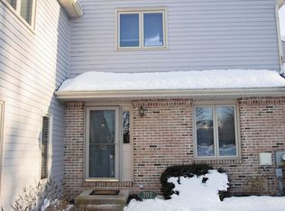 702 Pinebrooke Cir #1, Downingtown, PA 19335