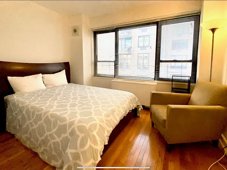 210 E 47th St #6J — Photo 11