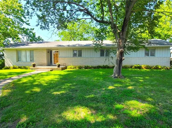 733 Fairway Ln, Fort Scott, KS 66701