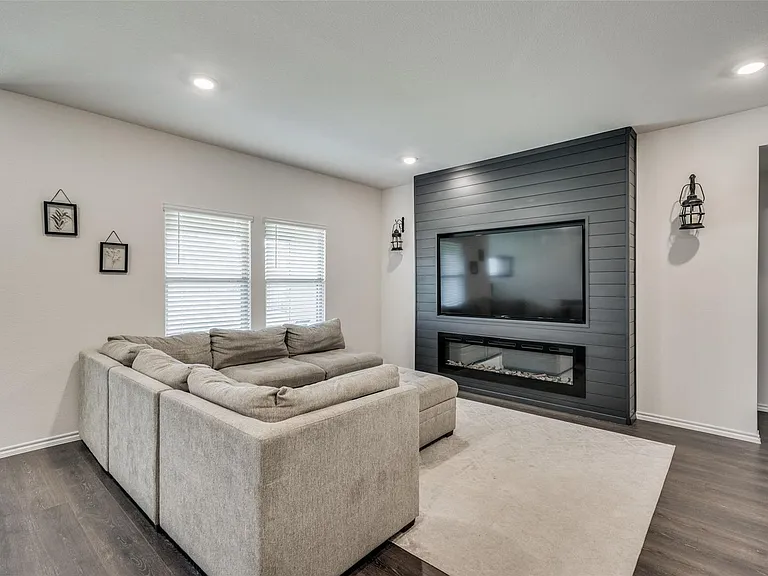 2117 Croton Ave — Photo 4